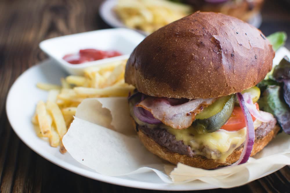 Kézműves hamburger sült krumplival
